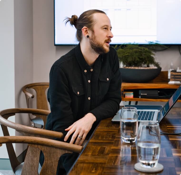 Man sitting with laptop